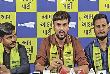 રાજુ કરપડાએ ‘આપ’ના 3 નેતાઓ સામે સુરેન્દ્રનગર સાયબર ક્રાઈમમાં ગુનો નોંધાવ્યો | Raju Karpada files a c…