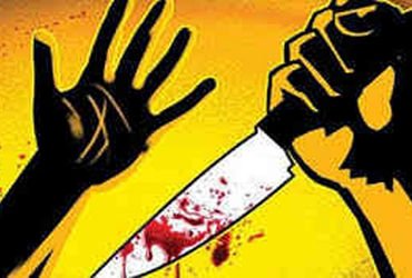 રીક્ષા ચાલકને છરીના ઘા ઝીંકી શખ્સે રોકડ રકમની લૂંટ ચલાવી | Man stabs rickshaw driver robs him of cas…