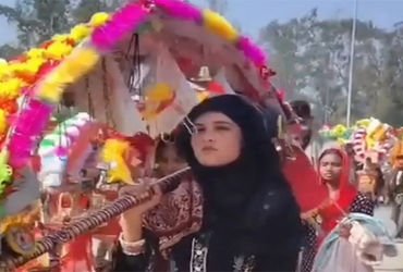 બુર્ખો પહેરી હરિદ્વારથી કાવડ લઈ આવી સંભલની શિવભક્ત મુસ્લિમ મહિલા તમન્ના | Tamanna a Muslim woman fro…