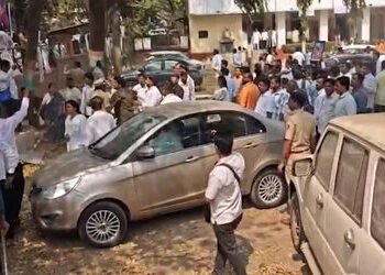 ટીપુ સુલતાન અંગેનો વિવાદ વકર્યો, ભાજપ-કોંગ્રેસના કાર્યકરો વચ્ચે પથ્થરમારો, 9 ઈજાગ્રસ્ત | Tipu sultan…