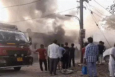 વડોદરાના આજવા-વાઘોડિયા રિંગ રોડ પર સોફાના ગોડાઉનમાં ભીષણ આગ | Massive fire breaks out in sofa godown…