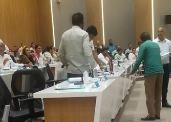 વડોદરા જિ.પંચાયતનું બજેટ મંજૂરઃ હરણીની પંચાયતની જમીનના લેન્ડ ગ્રેબિંગના મુદ્દે વિપક્ષની ઉગ્ર રજૂઆત |…