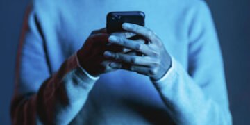 ત્રણ સંતાનની માતાના વિકૃત ફોટો અને મેસેજ ફરતા કરનાર સામે ફરિયાદ | Complaint filed against person cir…