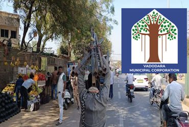 વડોદરામાં ગોરવાથી મધુનગર બ્રિજ સુધીનો રસ્તો પહોળો કરવામાં નડતરરૂપ 30 ઓટલા તોડાયા | encroachment on r…