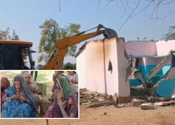 પાલનપુરના પેડાગડામાં તંત્રનું બુલડોઝર ફર્યું, અનેક પરિવારો ઘરવિહોણા, કલેક્ટર કચેરીએ મહિલાઓનો આક્રંદ …