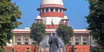 AI જનરેટેડ અરજીઓ અને અસ્તિત્વ જ ના હોય તેવા કેસના સંદર્ભ જોઈને સુપ્રીમ કોર્ટ લાલઘૂમ, CJIએ વકીલોને લગ…