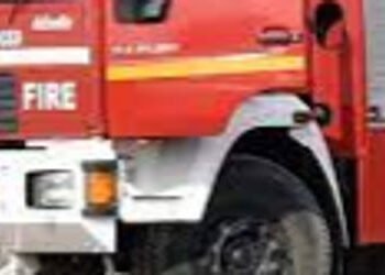 આગના કારણે બે કિલોમીટર સુધી ધૂમાડા દેખાયા, પીપળજની કેમિકલ ફેકટરીમાં ભીષણ આગ ,યુનિટ બળીને ખાખ | Smoke…