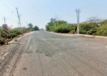 પાટડી-ખારાઘોડાનો રોડ એક વર્ષથી મંજૂર છતાં કામગીરી શરૂ ન કરાઇ | Patdi Kharaghoda road approved for a …