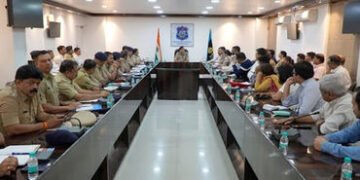 વડોદરા: SSC-HSC,CBSEની પરીક્ષા પૂર્વે બોમ્બ બ્લાસ્ટનો માહોલ, પોલીસ અને શાળા સંચાલકોની મીટીંગ | polic…