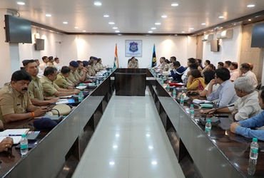 વડોદરા: SSC-HSC,CBSEની પરીક્ષા પૂર્વે બોમ્બ બ્લાસ્ટનો માહોલ, પોલીસ અને શાળા સંચાલકોની મીટીંગ | polic…