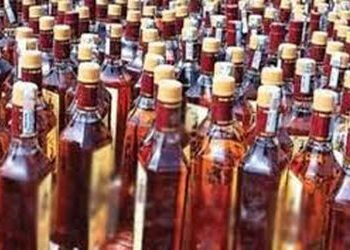 નિલમબાગ સર્કલ પાસેથી વિદેશી દારૂના જથ્થા સાથે 3 મહિલા ઝડપાઈ | 3 women arrested with foreign liquor n…