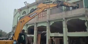 દમણમાં સરકારી જમીન પરનું ધાર્મિક દબાણ તોડી પડાયું, ચુસ્ત બંદોબસ્ત વચ્ચે તંત્રની મોટી કાર્યવાહી | Dam…