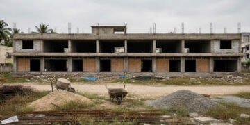 વડોદરા: બિલ્ડરે 10 દુકાનના બુકિંગ પેટે 2.28 કરોડ રૂપિયા લઇ પજેસન આપ્યું નહીં | Vadodara: Builder too…