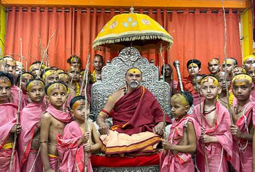 પહેલા મારો છો પછી ફૂલ અર્પણ કરો છો…’ બ્રજેશ પાઠકના હસ્તે બટુકોના સન્માનને શંકરાચાર્યે દેખાડો ગણાવ્…