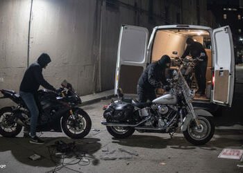 જામનગર શહેર અને કાલાવડ તાલુકાના ટોડા ગામમાંથી વધુ બે મોટરસાયકલ ચોરી થઈ ગયાની પોલીસ ફરિયાદ | Police c…