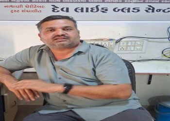 જેતપુરની બ્લડ બેન્કમાં દારૂની બોટલો : PRO નશીલી હાલતમાં મળ્યો | Liquor bottles found in Jetpur’s blo…