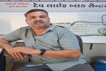 જેતપુરની બ્લડ બેન્કમાં દારૂની બોટલો : PRO નશીલી હાલતમાં મળ્યો | Liquor bottles found in Jetpur’s blo…