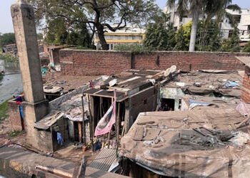 વિવિધ વિસ્તારોમાં દબાણો દૂર કરી બે ટ્રક સામાન જપ્ત કરાયો | Two trucks of goods seized after removing…