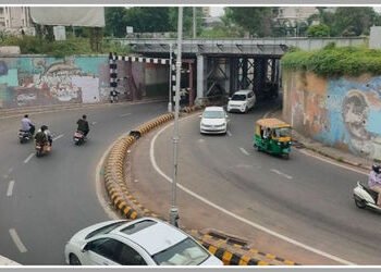 અમદાવાદ શહેરમાં એક કિલોમીટરનો રોડ બનાવવાનો ખર્ચ 4 કરોડથી 24 કરોડ! પ્રજાના પૈસાનો ધૂમાડો | AMC Under …