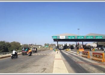 વડોદરા-વાસદના 3 ટોલ પ્લાઝાએ લોકોએ 922.24 કરોડ ચૂકવ્યા, 1 વર્ષમાં વાહનચાલકો પાસેથી જંગી વસૂલાત | Vado…