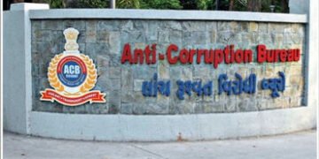 સુરત: પાલિકાના એન્જિનિયર અને પત્રકાર સામે 15 લાખની લાંચ કેસમાં ગુનો નોંધાયો, ACBએ ગોઠવ્યું હતું છટકુ…