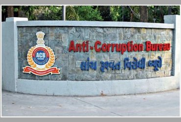 સુરત: પાલિકાના એન્જિનિયર અને પત્રકાર સામે 15 લાખની લાંચ કેસમાં ગુનો નોંધાયો, ACBએ ગોઠવ્યું હતું છટકુ…