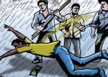 પરિવાર ચાર રસ્તા પર બોલાચાલીનો બનાવ ઉગ્ર બન્યો | Family quarrel turns violent at crossroads