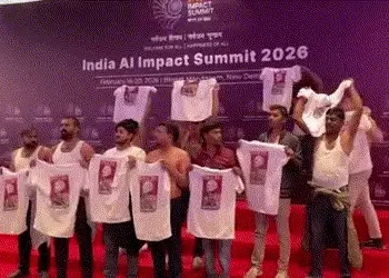 VIDEO: AI ઈમ્પેક્ટ સમિટમાં યુથ કોંગ્રેસના કાર્યકરોનો હોબાળો, ભારત મંડપમમાં ટી-શર્ટ ઉતારી નારેબાજી | …