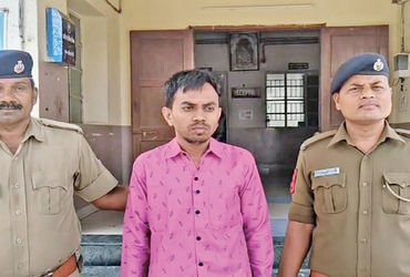 વિદ્યાર્થિની ઉપર દુષ્કર્મ આચરનાર લંપટ શિક્ષક શૈલેષ રાઠવા ઝડપાયો | Lustful teacher Shailesh Rathwa ar…