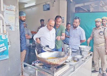 કરમસદ-આણંદ મનપા વિસ્તારમાં 15 એકમોને રૂપિયા 71 હજારનો દંડ કરાયો | 15 units in Karamsad Anand Municip…