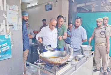 કરમસદ-આણંદ મનપા વિસ્તારમાં 15 એકમોને રૂપિયા 71 હજારનો દંડ કરાયો | 15 units in Karamsad Anand Municip…