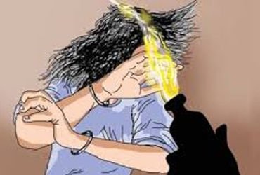 ચારિત્ર્ય પર શંકા રાખી પત્ની પર એસિડ ફેંકનારા પતિની જામીન અરજી નામંજૂર | Bail application of husband…