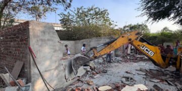 ખોડીયાર નગર અને સનફાર્મા રોડ ખાતે ગેરકાયદે દબાણો દૂર કરાયા | Illegal encroachments removed at Khodiy…