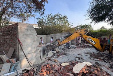 ખોડીયાર નગર અને સનફાર્મા રોડ ખાતે ગેરકાયદે દબાણો દૂર કરાયા | Illegal encroachments removed at Khodiy…