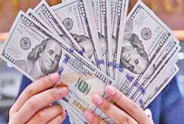 રૂપિયાને સુરક્ષિત રાખવા RBI એ રેકોર્ડ 10 બિલિયન ડોલરનું વેચાણ કર્યું | RBI sells record 10 billion t…