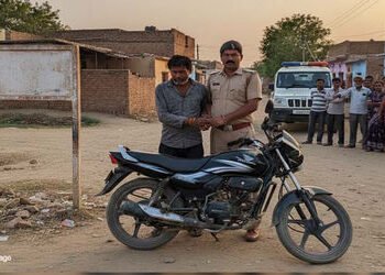 કાલાવડ તાલુકાના ટોડા ગામમાંથી બાઈકની ચોરી કરનાર તસ્કર ઝડપાયો | A smuggler who stole a bike was caugh…