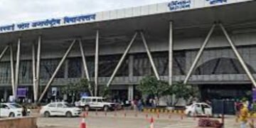 એરપોર્ટ પર એન્ટ્રી પાસ માંગતા આસિ. સબ ઇન્સ્પેકટરને લાફો માર્યો | A slap ngeni emon chon aninis non e…