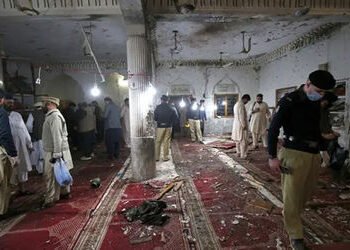 પાક. સેનાના મસ્જીદ મદ્રેસાઓ ઉપર હુમલા 17નાં મોત, પાક. બોમ્બીંગથી તાલિબાન ભડક્યું | Pak Army attacks …