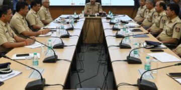 ગુજરાત પોલીસમાં 10 IPS અને 240 PIને પ્રમોશન મળ્યું પણ પોસ્ટિંગના વાંધા! કોકડું ક્યાં ગુંચવાયું? | Gu…