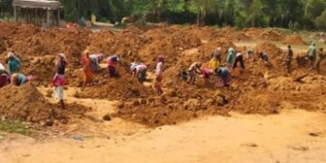 5 વર્ષમાં મનરેગામાં 9.58 લાખ મજૂરોની સંખ્યા ઘટી ગઇ, 120 દિવસ રોજીનો વાયદો ખોટો ઠર્યો | MGNREGA Workf…