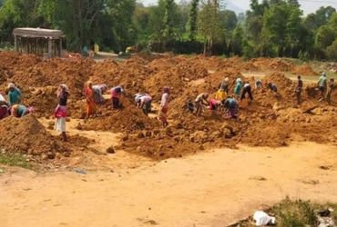 5 વર્ષમાં મનરેગામાં 9.58 લાખ મજૂરોની સંખ્યા ઘટી ગઇ, 120 દિવસ રોજીનો વાયદો ખોટો ઠર્યો | MGNREGA Workf…