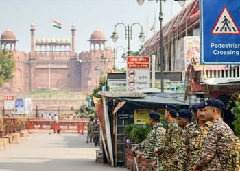 BREAKING: લાલ કિલ્લા અને દિલ્હી વિધાનસભાને બોમ્બથી ઉડાવી દેવાની ધમકી, ખાલિસ્તાની જૂથના નામે આવ્યો ઇમ…