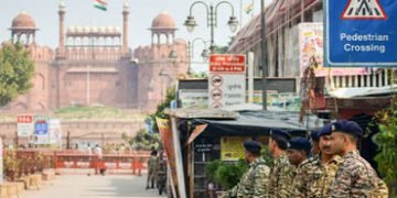 BREAKING: લાલ કિલ્લા અને દિલ્હી વિધાનસભાને બોમ્બથી ઉડાવી દેવાની ધમકી, ખાલિસ્તાની જૂથના નામે આવ્યો ઇમ…