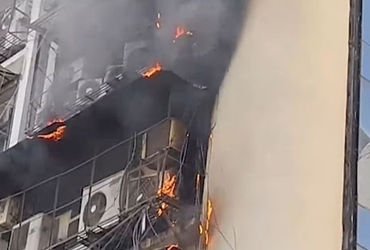 વડોદરામાં સિનેમોલ જેવી ઘટના સર્જાતા રહી ગઈ,ઓપી રોડ ના ABS ટાવરમાં આગ લાગતાં નાસભાગ | Vadodara: Stamp…