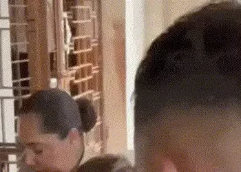 કીર્તિ પટેલને જૂનાગઢની કોર્ટમાં રજૂ કરાઈ, કોર્ટ કમ્પાઉન્ડમાં પહોંચતા જ રડવા લાગી | Junagadh News Kir…