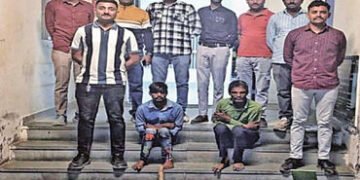 ઘરફોડ ચોરી કરનાર 2 શખ્સ સચાણા ગામ પાસેથી ઝડપાયા | 2 burglars arrested near Sachana village