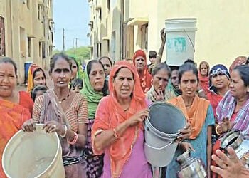 મનપા કચેરીમાં પાણીના પ્રશ્ને વોર્ડ.નં. 1ની સરકારી વસાતની મહિલાઓનો હલ્લાબોલ | Women from government h…