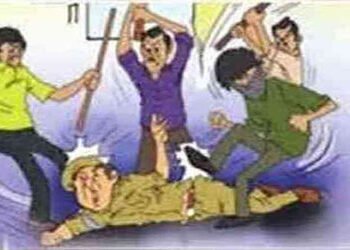 સીરપમાં આરોપીનું નામ ખોલાવાની દાઝે પોલીસ કોન્સ્ટેબલ પર 3 શખ્સનો હુમલો | 3 men attack police constabl…