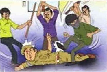 સીરપમાં આરોપીનું નામ ખોલાવાની દાઝે પોલીસ કોન્સ્ટેબલ પર 3 શખ્સનો હુમલો | 3 men attack police constabl…