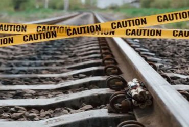 ટ્રેન નીચે માથું મૂકી આપઘાત કરી લેનાર મધ્યપ્રદેશના દિયર-ભાભી હોવાનું ખૂલ્યું | Madhya Pradesh brothe…